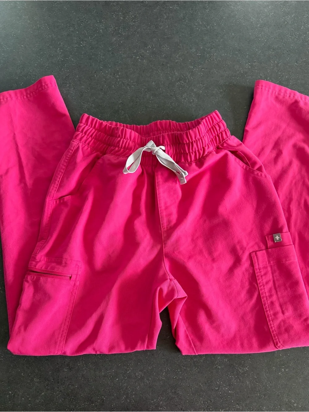 FIGS Technical Collection Women’s XS Petite Hot Pink Cargo Scrub Pants